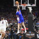 Florida forward/center Alex Condon (21) blocks Auburn guard Tahaad Pettiford (0) as the Florida Gators face the Auburn Tigers on Saturday, April 5, 2025, at the Alamodome in San Antonio, Texas. (Matthew Lewis/WRUF)